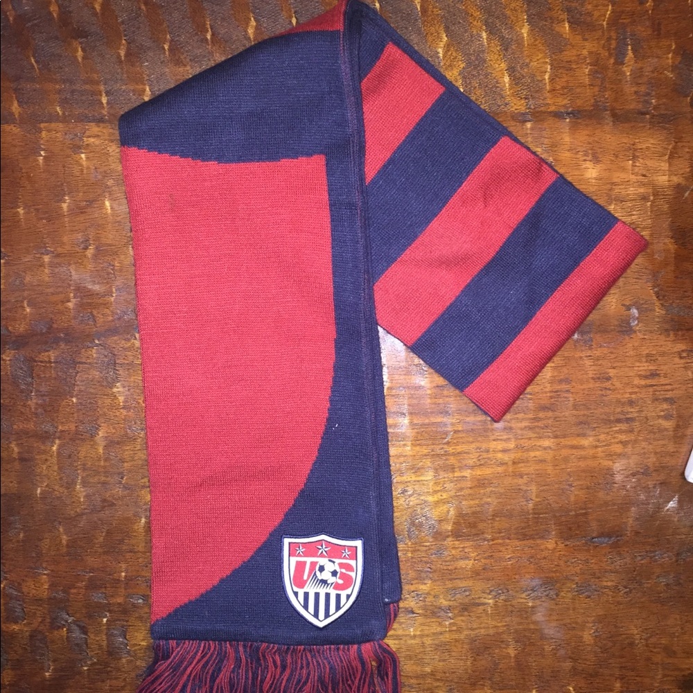 SOLD. US Nike Soccer Scarf Burgundy & Blue